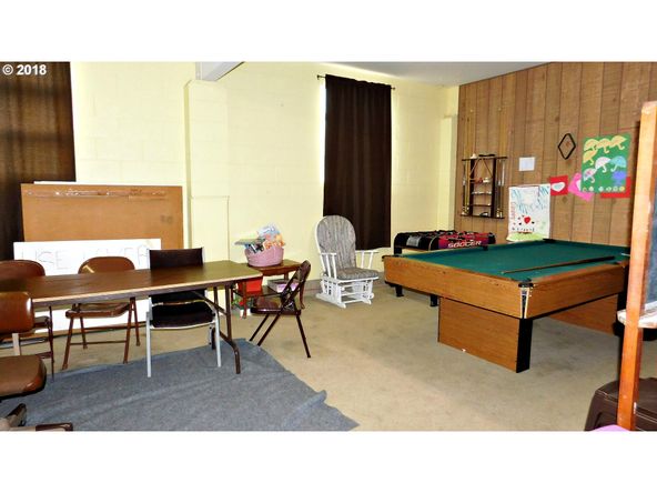 2837 W Harvard Ave, Roseburg, OR 97471